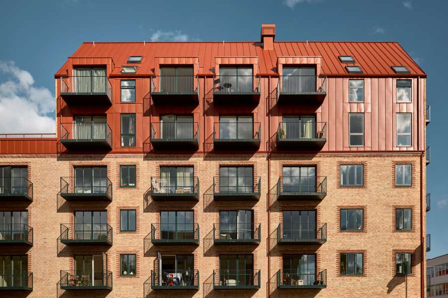 Das Klassische bekommt eine moderne Note in Kopenhagens Blöcken, die mit Stahlprofilen verkleidet wurden, Køhlers Have, Borgmester Christiansens Gade 17, 2450 København SV